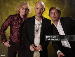 Rock band REM backstage at the MTV Europe Awards 2001 in Festhalle,... News  Photo - Getty Images