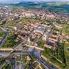 Strada vasile alecsandri, alba julija, rumunija. Https Encrypted Tbn0 Gstatic Com Images Q Tbn And9gcqfyvvtr3hl Xzannb93fqcxd9pu6zbuamkogy0xeriuw6zowrs Usqp Cau