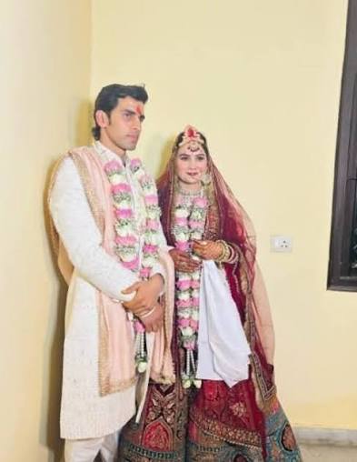 Splitsvilla X6 winner Kushal Tanwar aka Gullu is once again grabbing  attention after pictures of him dressed as a groom alongside a bride went  viral on social media. 😳 The photos sparked