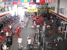 Gold S Gym Venice Beach The Mecca Of Bodybuilding While It Isn T Gold S Original Location It Is Considered The Flagship Of The Larges Gym Golds Gym Best Gym