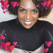 Well when @beyonce is one of the first to wear the new collection I guess  we did something right! So chic in a Siriano black corseted velvet gown. 🖤  #happythursday