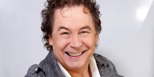 Bernard Minet reprend les génériques de dessins-animés en version métal