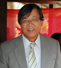 Datei:Shikekazu Sato (cropped, Education, The best friend of preventative  medicine 140213-Z-NO327-079).jpg