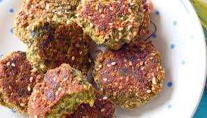 Disponete le polpette di carne senza uovo sopra una leccarda ricoperta di carta forno, spennellatele con poco olio d'oliva e infornatele a 180° per 20 minuti impostando la funzione grill per gli ultimi 5. Polpette Vegane Senza Carne Ne Uova Solo Verdure Buonissime E Con Sole 45 Calorie