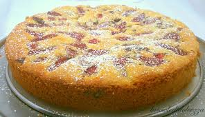 Preriscaldare il forno a 180 gradi statico. Torta Di Fragole Banane E Cioccolato