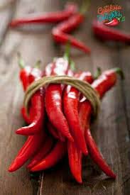 Auguri A Tutte Le Donne Ma Non Preferireste Meglio Un Mazzo Di Pepi Calabresi A Un Mazzo Di Mimosa D Rosso Cibo Peperoncino