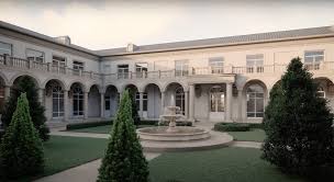 Расследование оппозиционера алексея навального о роскошном дворце президента россии владимира путина в геленджике вызвало ажиотаж в сети. Dwxqozbm4sjnym