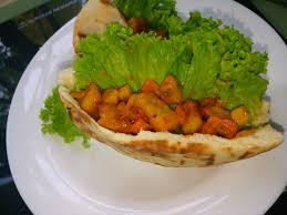 Ya, roti ini sangat cantik karena memiliki bentuk seperti pita. Tertunailah Hasrat Di Hati Resepi Roti Pita Berinti Daging Burger Ayam