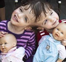 This episode contains a rare look at abby and brittany hensel, dicephalus conjoined twins, having two heads and sharing one. How Do Conjoined Twins Go To The Bathroom Quora