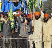 शंभू बॉर्डर से दिल्ली कूच के लिए ...