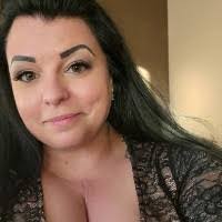 Lynne Hanlon's Instagram, Twitter & Facebook