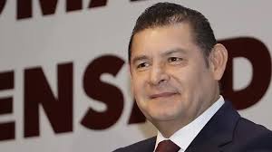 Alejandro Armenta genera más comentarios positivos en redes que Lalo Rivera 