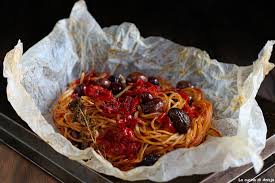Pulite il pesce eliminando le scaglie e le interiora (potete chiedere in pescheria che lo facciano per voi). La Cucina Di Anisja Cartoccio Di Spaghetti Alla Puttanesca