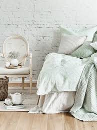 Sulle pareti degli ambienti in stile shabby chic si potrebbe scrivere un libro! Camera Da Letto Shabby Chic Tutto Per Un Atmosfera Romantica Westwing