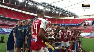 Вест хэм дожал стокпорт и вышел на донкастер. Arsenal Slomal Kubok Anglii Vo Vremya Ceremonii Nagrazhdeniya