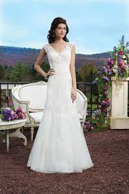 Verliebe dich in einzigartige verzierungen. Sincerity 2015 Brautmoden Tirol Hochzeit Heiraten Brautkleider Brautmoden Kleid Hochzeit Unkonventionelles Brautkleid Hochzeitskleid