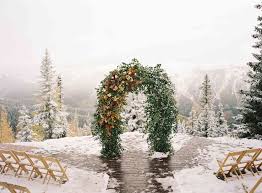 From affordable wedding invites to diy winter wedding decorations, you can pull off a winter wonderland wedding on a tight budget. 40 Festive Winter Wedding Ideas To Inspire Your Own Seasonal Soiree