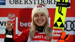 Die vorarlbergerin eva pinkelnig könnte am wochenende in oberstdorf wieder die führung im weltcup übernehme. Skispringerin Holzl Holt Oberstdorf Double Und Gesamtfuhrung Sn At