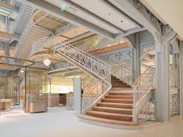 La samaritaine is a historic parisian department store built in 1869. Zp7cubh0zgby0m