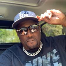 Somebody tell Tiara McGee let this be her last damn package she gets  delivered to my house! I seen them shows , this how them Squatters make  they way inside & you