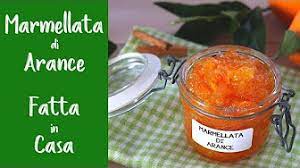 Si lavano le fragole, eliminando il picciolo e si fanno bollire con il succo di limone; Ricetta Benedetta Rossi Youtube