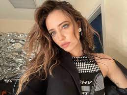 Надя дорофеева в купальнике показала, как отдыхает с дантесом и подругами Horosha Chertovka Obozhayu Na Ih Meste Dolzhen Byt Ya Fany Dorofeevoj Obsuzhdayut Ee Gruppovoe Foto S Rasstavlennymi Nogami Bulvar Shoubiz