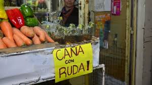 Caña con ruda | según relató un antropólogo, el ritual es fruto de la mezcla de la población originaria con los hispanos colonizadores. La Pena Del Colorado Todos Los 1 De Agosto Se Juntan Dos Tradiciones La Pachamama Y La Cana Con Ruda Bichos De Campo