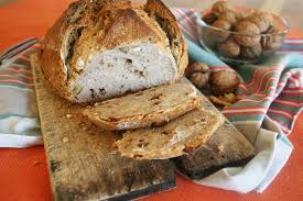 Moi qui aime la boulange, je. Pain Aux Noix Facile Cocotte Et Biscotte