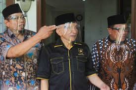 Partai ummat yang diluncurkan amien rais bakal sulit berkembang untuk lolos ke senayan. Deklarasi Partai Ummat Berdekatan Dengan Hari Ulang Tahun Amien Rais Agung Mozin Kebetulan Saja