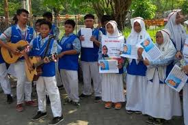 Model pendidikannya banyak yang meniru. Kaleidoskop Pendidikan 15 Smp Terbaik Nasional Versi Un 2019 Halaman All Kompas Com
