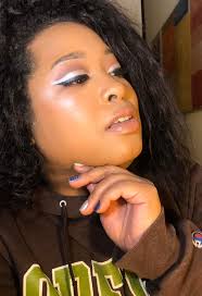 Selfie sharing for anxiety relief