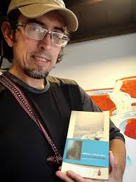 Dos libros de narrativa y uno de poesía inauguran el catálogo renovado de  Velero Rojo. Se vienen cuatro más en los próximos días y los estrenaremos  todos -así, de conjunto- en actividades