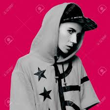 You'll find here fashion trends, stylish accessories. Hip Hop Madchen Tomboy Cap Und Stilvolle Kleidung Urban Style Swag Minimal Lizenzfreie Fotos Bilder Und Stock Fotografie Image 74242704