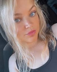 Selfies of the week ✌🏻 it's crazy because over the last few years I hardly  took pictures of myself. I hated being in pictures. I'm at the point now  where I'm happy