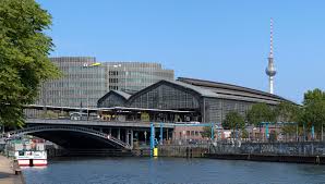 Ja, um voranmeldung unter 01806 512 512* wird gebeten. Berlin Friedrichstrasse Station Wikipedia