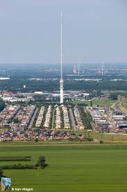 Deze toren in ijsselstein is beter bekend als de zendmast van lopik en is in december de grootste 'kerstboom' met verlichting ter wereld. Luchtfoto Ijsselstein Met Zendmast Gerbrandytoren En Zenderpark Fotowedstrijd Ijsselstein