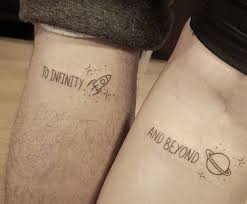 24 Increibles Tatuajes Pequenos Para Parejas Con Significado En 2020 Disenos De Tatuaje Para Parejas Tatuajes En Pareja Pequenos Tatuaje Novios