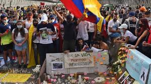 El joven lucas villa quien fue baleado en un plantón en el que participaba en pereira, acaba de morir según confirman sus familiares, horas después de que los médicos declararan su muerte cerebral. Mvffykc4jh1vem