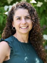 Karen Swain's Instagram, Twitter & Facebook