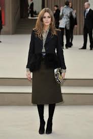 Quedan bien con faldas y. 6 Outfits Modernos Con Faldas Y Botas Que Te Encantaran Vix