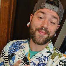 Hey anyone know any sites where I can start placing bets?