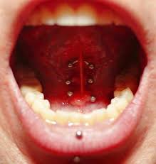 Piercing En La Lengua Como Cuidar Tipos Y Contraindicaciones Piercing En La Lengua Piercings En La Lengua Piercing