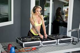 Galleria di immagini Praise The DJ porno 🌶️ - PornHat