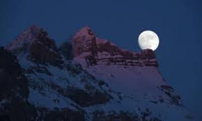 Une pleine lune particulière, puisque surnommée « la lune rose ». Une Super Lune Visible A Geneve Radio Lac
