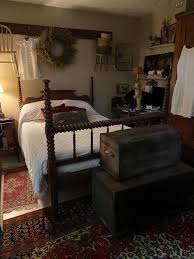 Pin By Linda Kindle On Primitive Decor In 2020 Primitive Bedroom Decor Beautiful Bedroom Decor Primitive Bedroom