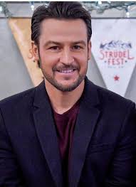 If you've interacted with us over at EmpowerNet, joined us for a mixer,  attended a community event or taken 1 of our workshops please show us some  love. Vote for us in