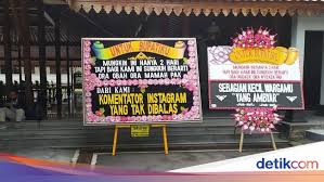 Kamu bisa mengirimkan ucapan selamat atas kelahiran anak teman di atas untuk temanmu yang baru saja menjadi orangtua. Bupati Banyumas Dikirimi Karangan Bunga Protes Jateng Di Rumah Saja
