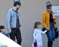 Eva mendes is an american actress, model and businesswoman. Eva Mendes And Ryan Gosling Take Kids Out For Valentine S Day Lunch Readsector