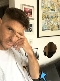 There is no fade and it is not an undercut. Peaky Blinders Br On Twitter I See A Peaky Haircut In Paul S Head I Feel Better Already Vejo O Corte Peaky Blinders Na Cabeca Do Paul Ja Me Sinto Melhor Peakyblinders Arthurshelby