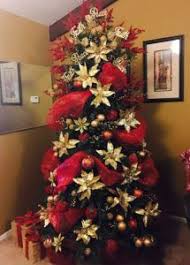Arbol De Navidad Con Malla Decorativa En Rojo Ideas Bonitas Para Arbol De Navidad Arbol De Navidad Dorado Copas De Vino Decoradas